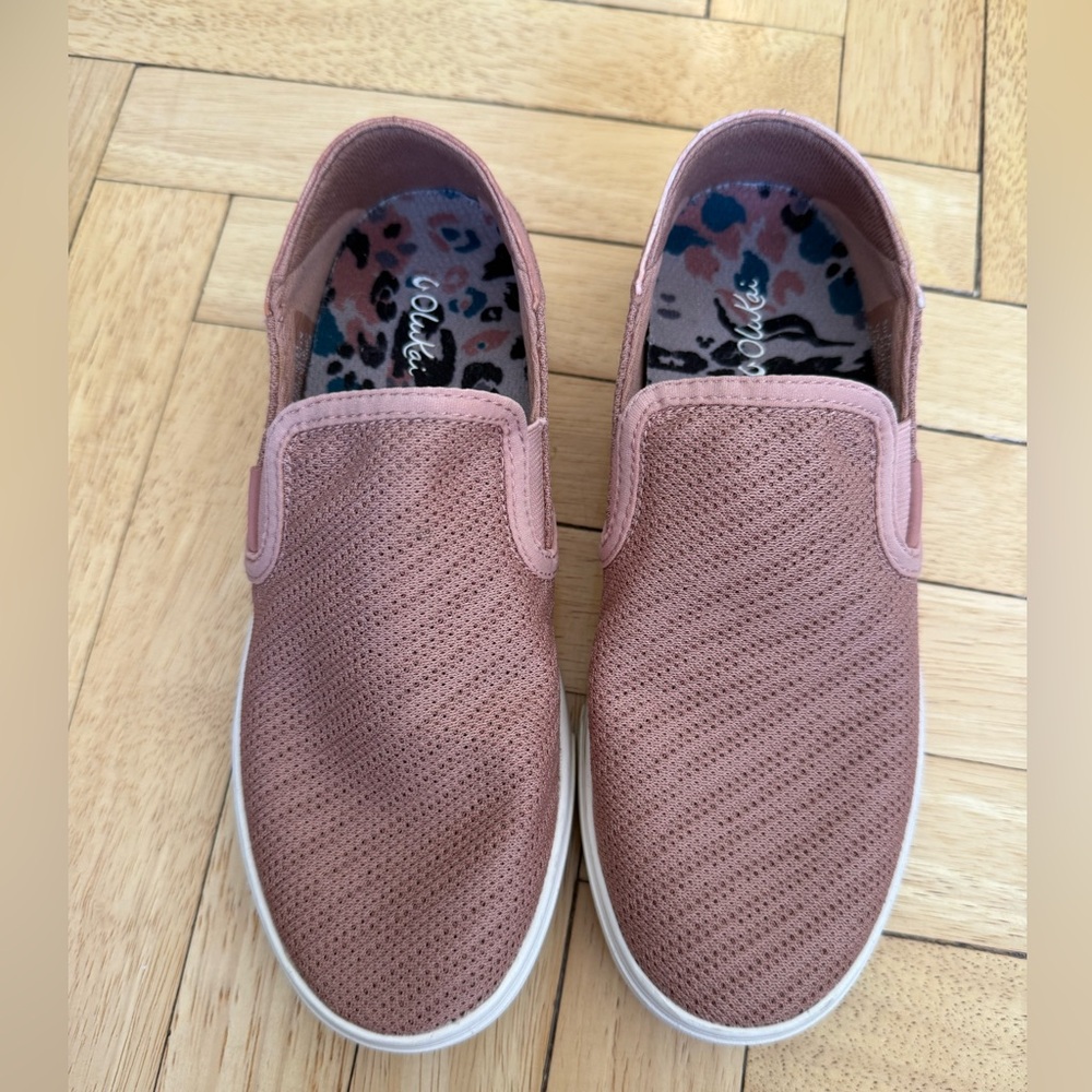 Excellent condition! Olukai Pehuea slip on sneakers, color cork, size 6